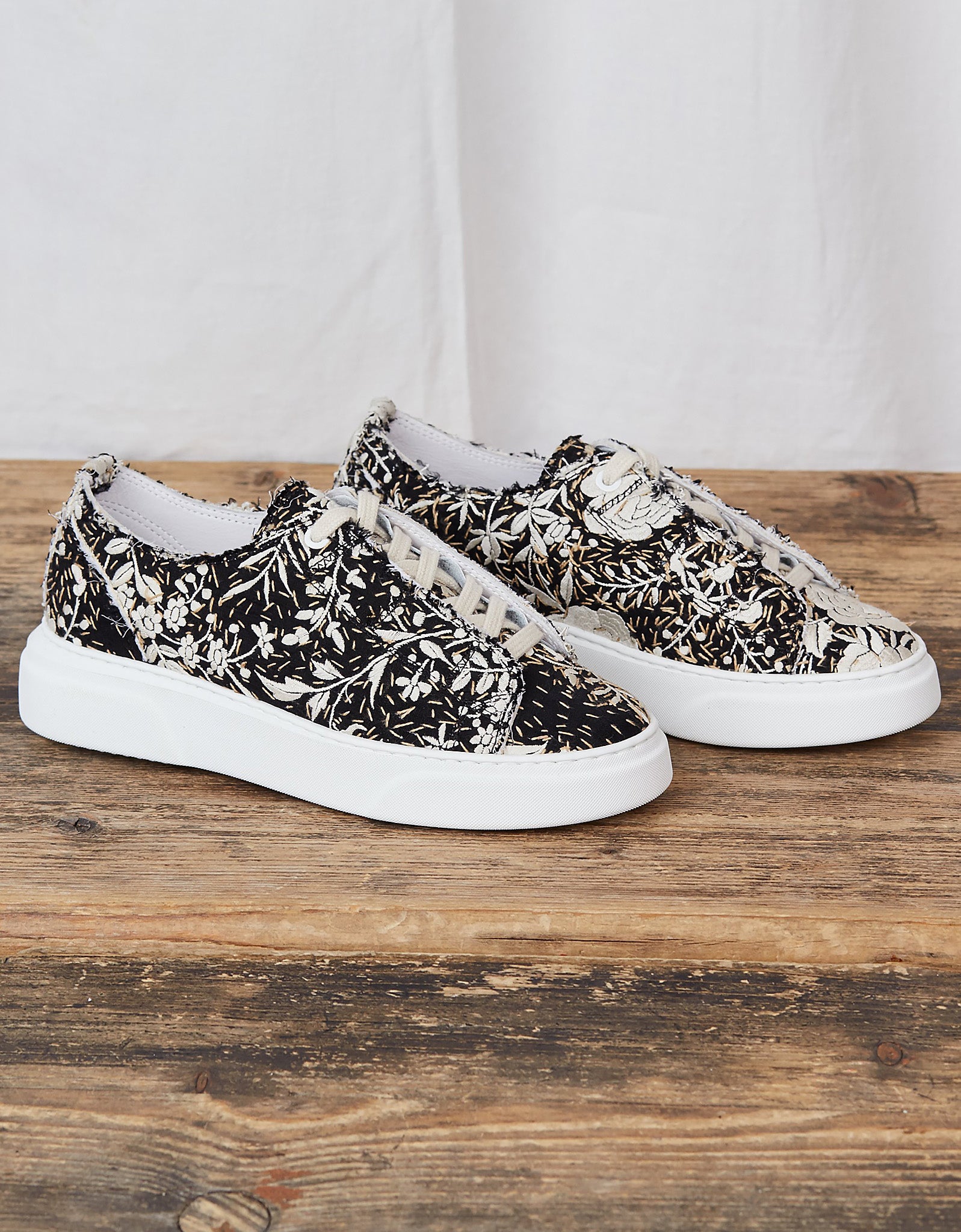 Sultan Lace Ups | Size 41