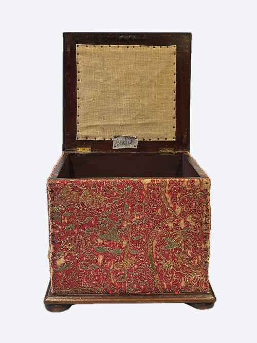17th Century Italian Silk Storage Stool | 606